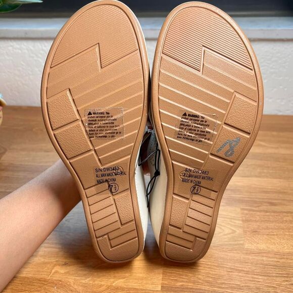 Atalina Women's Ivory Sandals - Picture 6 of 6